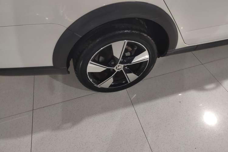 Used Skoda Octavia 2018 Station Wagon TSI280 DSG Luxury Edition Right Rear Wheel Hub