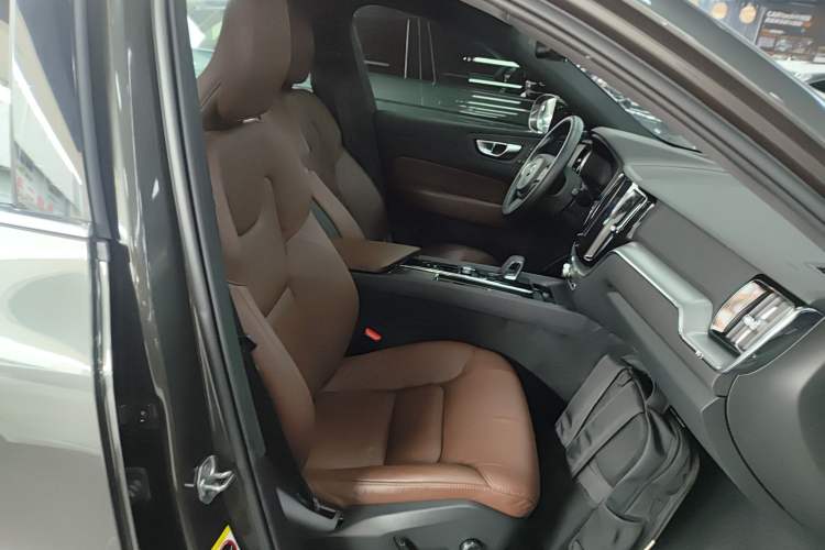 Used Volvo XC60 2022 B5 4x4 Zhiyi Luxury Edition
