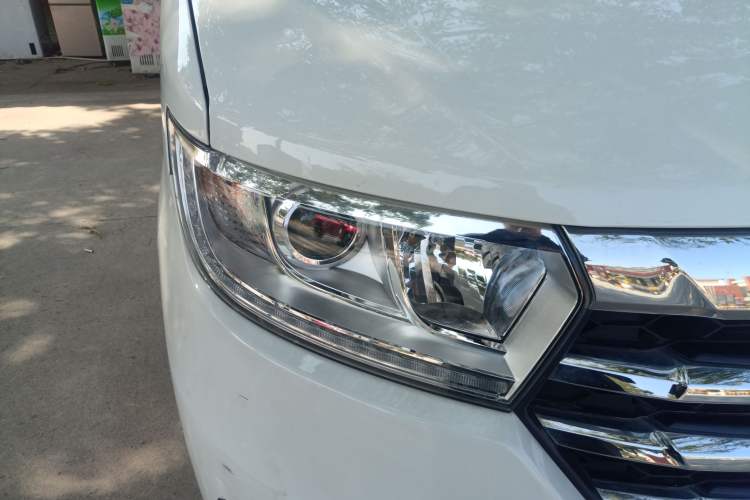 Used JAC Refine M3 2024 PLUS 2.0L HEV Elite Edition Right Front Headlight