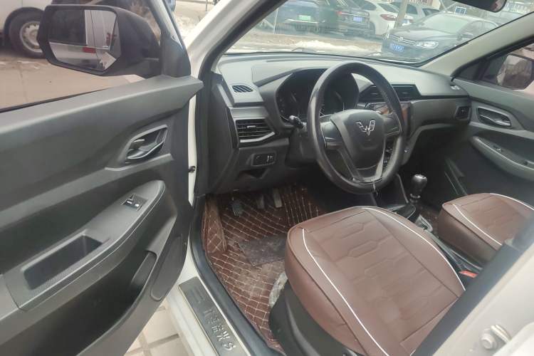 Used Wuling Hongguang 2019 1.5L S Basic Version China VI Standard LAR