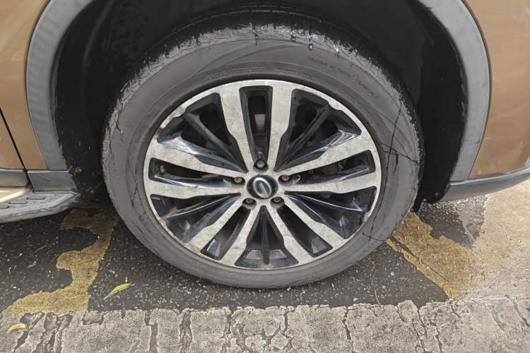 Used GAC Trumpchi GS4 2017 235T Automatic Two-Wheel Drive Luxury Smart Connectivity Version Right Front Wheel Hub