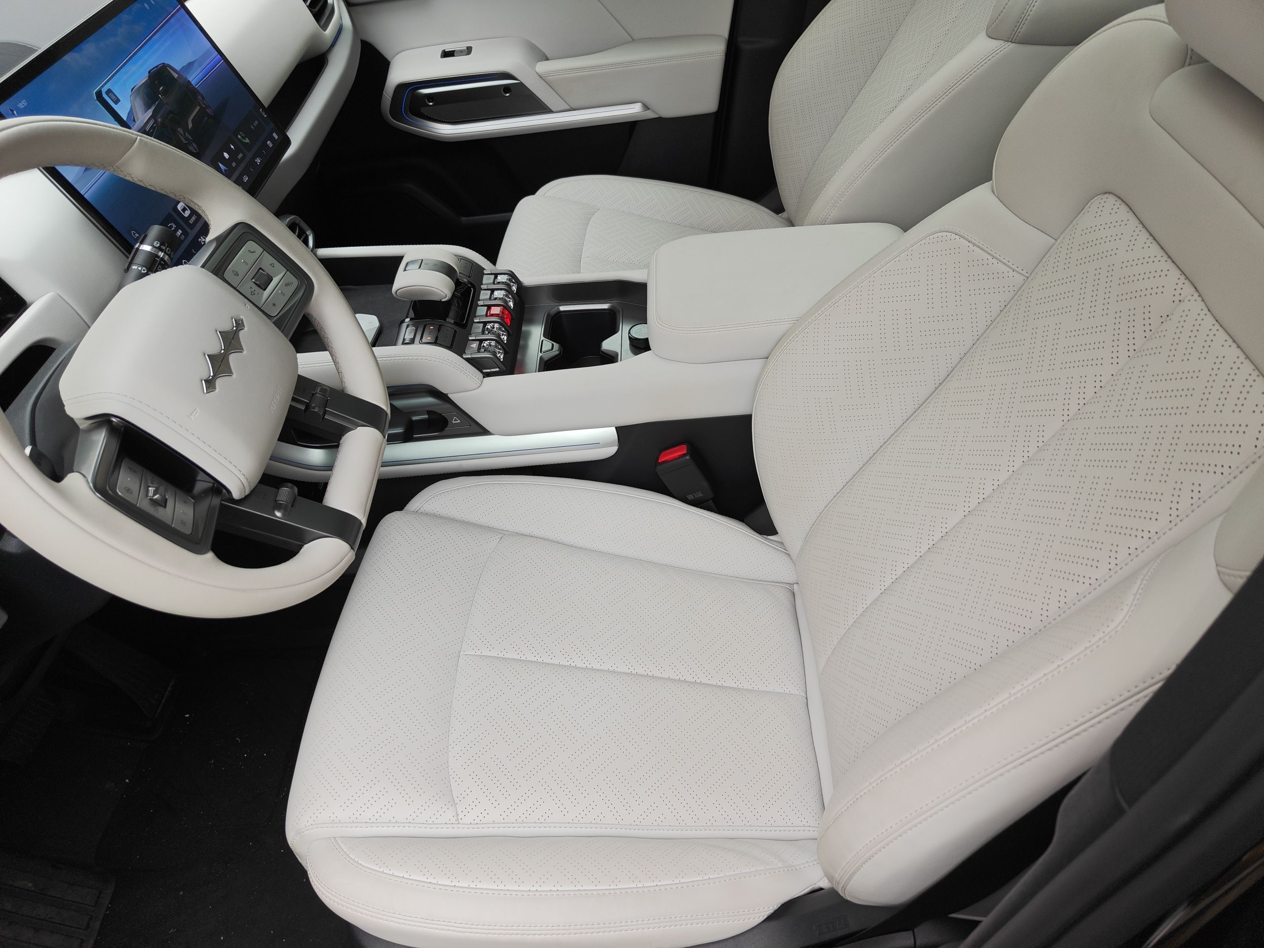 المقاعد الأمامية داخل السيارة