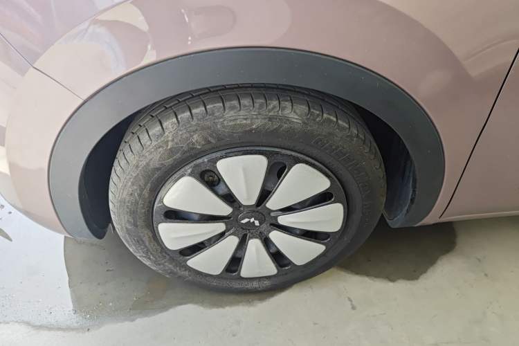Used Wuling Bingo 2023 333 km Lingxi Connected Version Left Front Wheel Hub