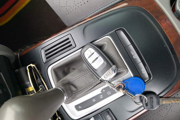 Used Audi A4L 2012 2.0 TFSI automatic Comfort trim level