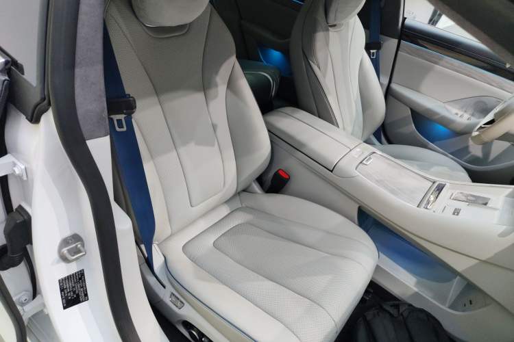 Used Hima Luxeed S7 2025 855 km Max
