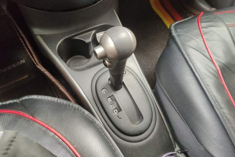 Used Nissan Sunny 2011 1.5XL CVT Luxury Edition Gear Lever