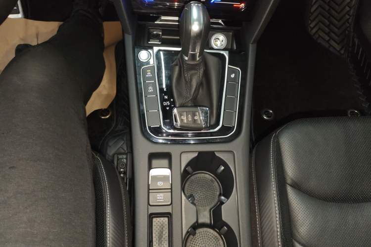 Used Volkswagen FAW-Volkswagen CC 2020 330TSI Glamour Edition China VI Standard Gear Lever