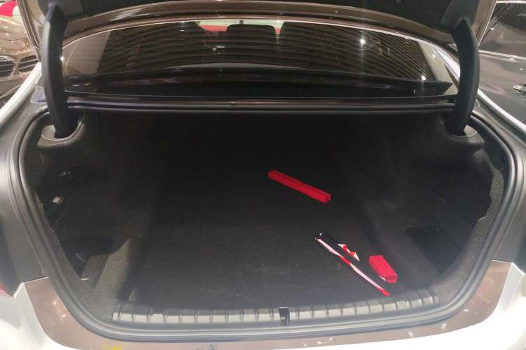 Used BMW 5 Series 2019 530Li Luxury Edition Premium Package Trunk