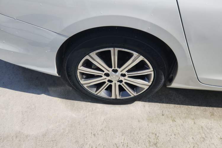 Used Peugeot 408 2014 1.8L Automatic Luxury Edition Right Rear Wheel Hub