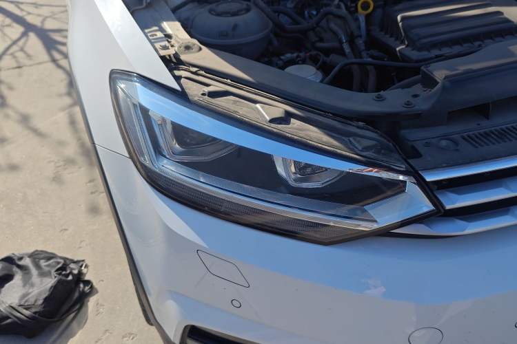 Used Volkswagen Touran 2021 Tiguan L 280TSI DSG Boundary Edition 6-Seater Right Front Headlight