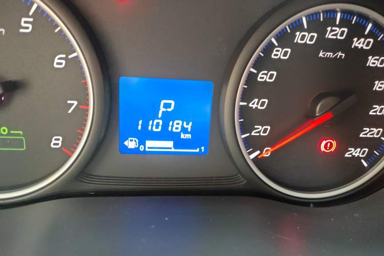 Used Mitsubishi Outlander 2018 2.0L Two-Wheel Drive Glory Edition 5 Seats Odometer Close Up