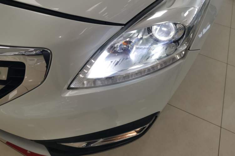 Used Peugeot 3008 2016 1.6THP Automatic Classic Edition Left Front Headlight