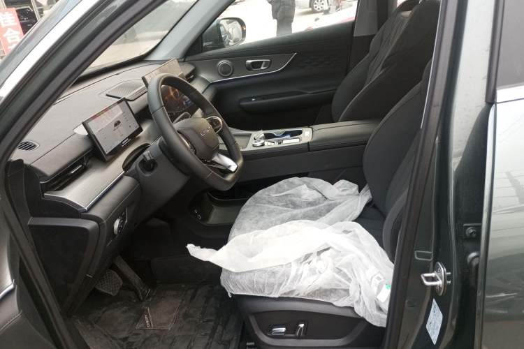 Used Chery Tiggo 8 PLUS C-DM 2025 1.5T 116 km Luxury Version 5 Seats
