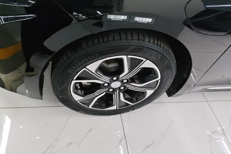 Used Hongqi E-QM5 2021 Charging Version Flagship Edition Left Front Wheel Hub