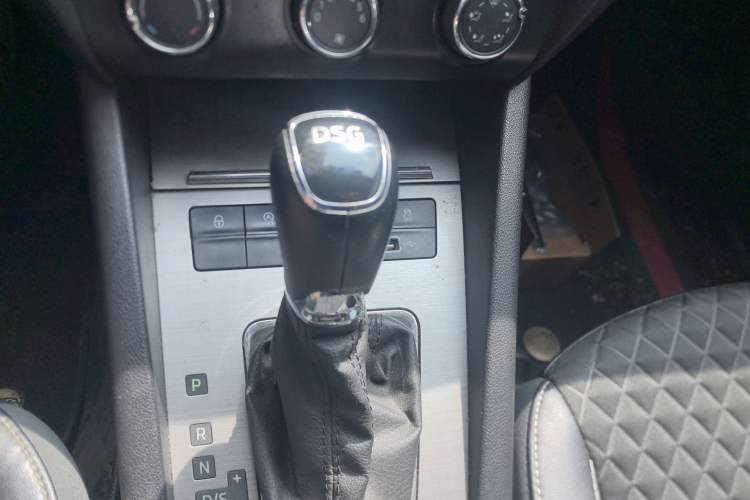 Used Skoda Octavia 2019 TSI230 DSG SmartDrive Luxury Edition China VI Gear Lever