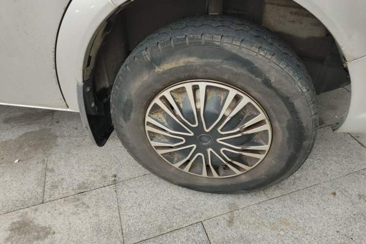 Used Dongfeng Yufeng 2021 2.3T Power King Front-Drive Van Long Wheelbase Mid-Roof 3-Seater China VI Standard M9T