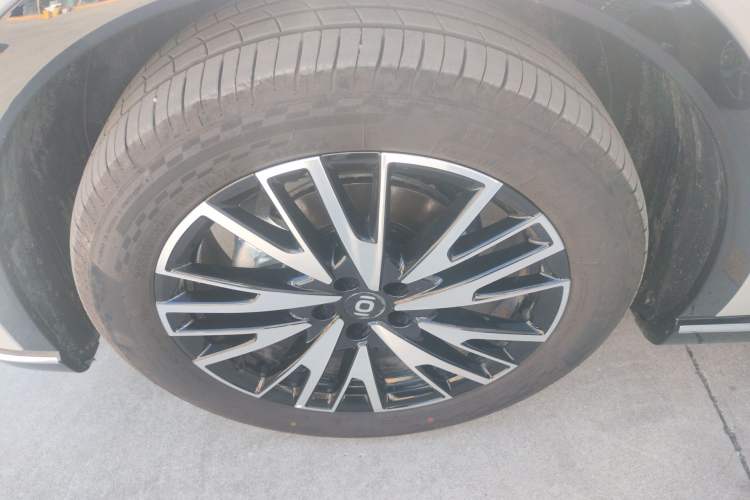 Used CHANGAN NEVO Q07 2025 Model 215 Laser Prestige Left Front Wheel Hub