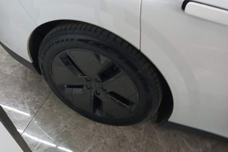 Used Li Auto Li Auto i6 2025 Model Two-Wheel-Drive Standard Type
