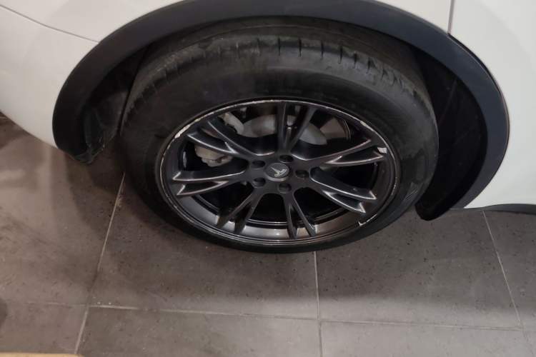 Used Tesla Model Y 2023 Rear-Wheel-Drive Version Right Rear Wheel Hub