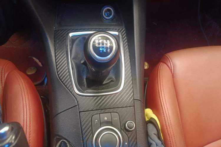 Used Mazda 3 Axela 2016 Sedan 1.5L Manual Luxury Model