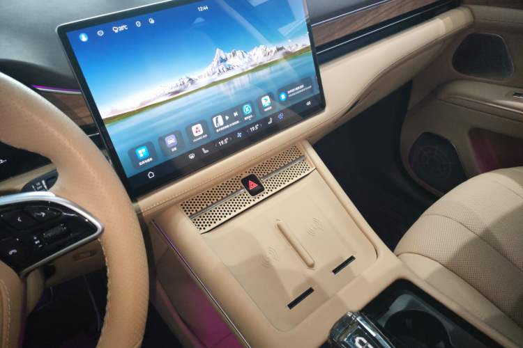 Used Hima AITO M7 2024 1.5T Intelligent Driving Rear-Drive Pro Version 5 Seats Audio And AC Panel