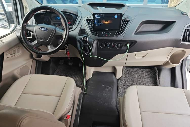 Used Ford Transit 2017 2.0T Diesel Multi-Purpose Commercial Vehicle Short Wheelbase Low Roof China V Standard
