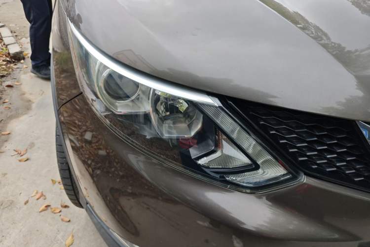 Used Nissan Qashqai 2016 2.0L CVT Elite Edition Right Front Headlight