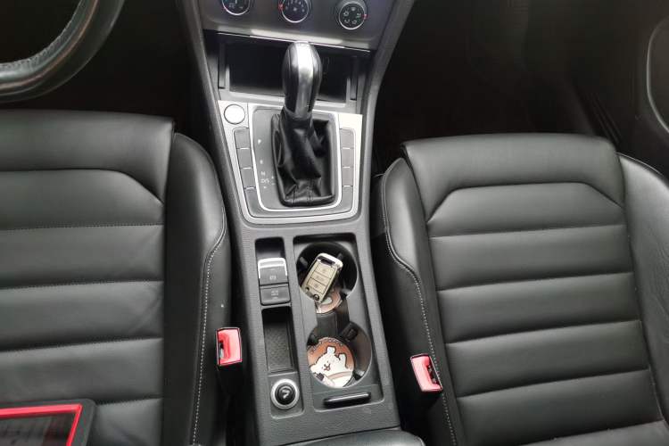 Used Volkswagen Golf 2014 1.4TSI Automatic Luxury Model Gear Lever