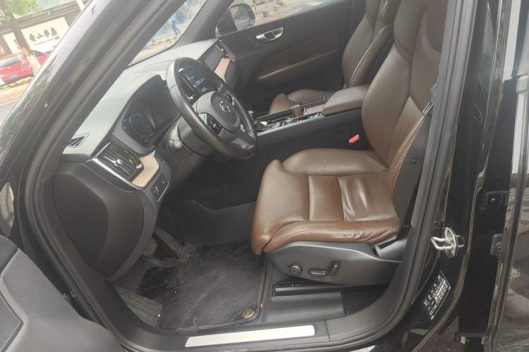 Used Volvo XC60 2021 T5 4x4 Smart Luxury Edition Left Front Seat