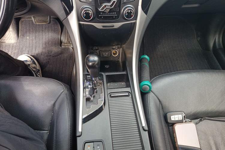 Used Hyundai Sonata 2013 2.0L Automatic Luxury Edition Gear Lever