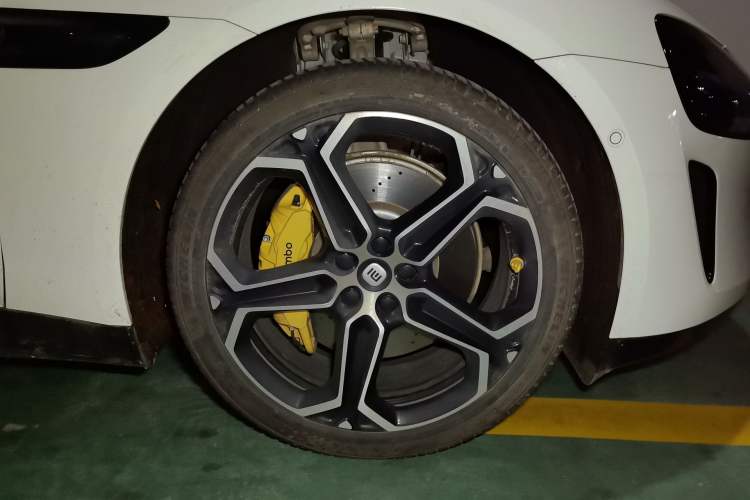 Used Xiaomi Auto SU7 2024 Rear-Drive Long-Range Intelligent Driving Version Right Front Wheel Hub