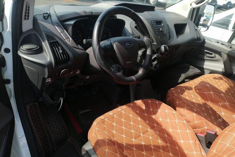 Used Ford Transit 2019 2.0T Diesel Multi-Purpose Commercial Vehicle Short Wheelbase Low Roof 6-Seater China VI Standard
