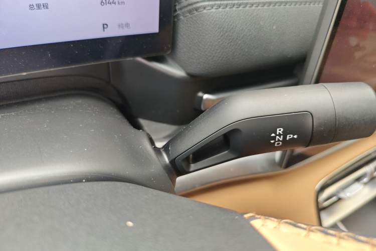 Used Geely Galaxy A7 2025 Model EM-i 150km Starship Edition Gear Lever
