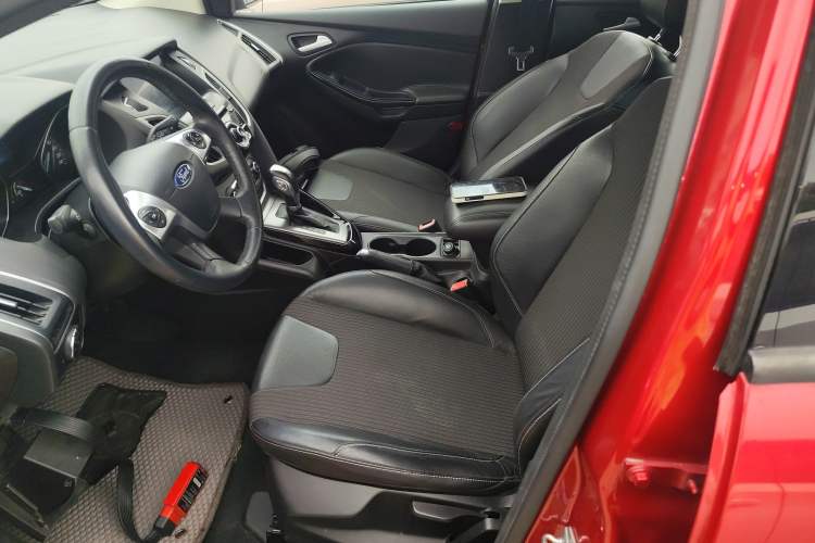 Used Ford Focus 2012 Hatchback 1.6L Automatic Fashion Edition
