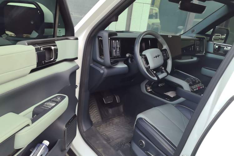 Used Formula Leopard 5 2023 Navigator Edition Driver Seat