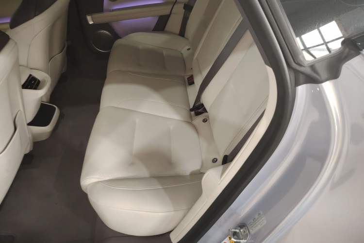 Used Avatr 06 2025 Pro Range-Extended Edition Left Rear Seat