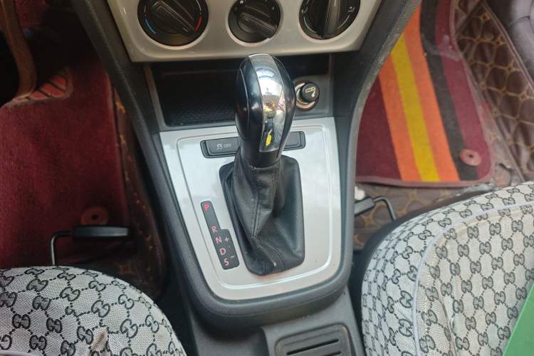 Used Volkswagen Lavida 2013 Revised Classic 1.6L Automatic Fashion Edition
