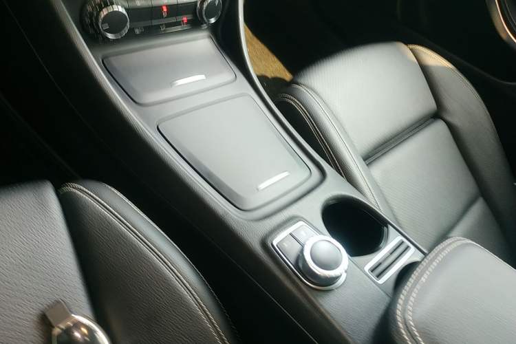 Used Mercedes-Benz GLA 2016 GLA 200 Sport Edition Gear Lever