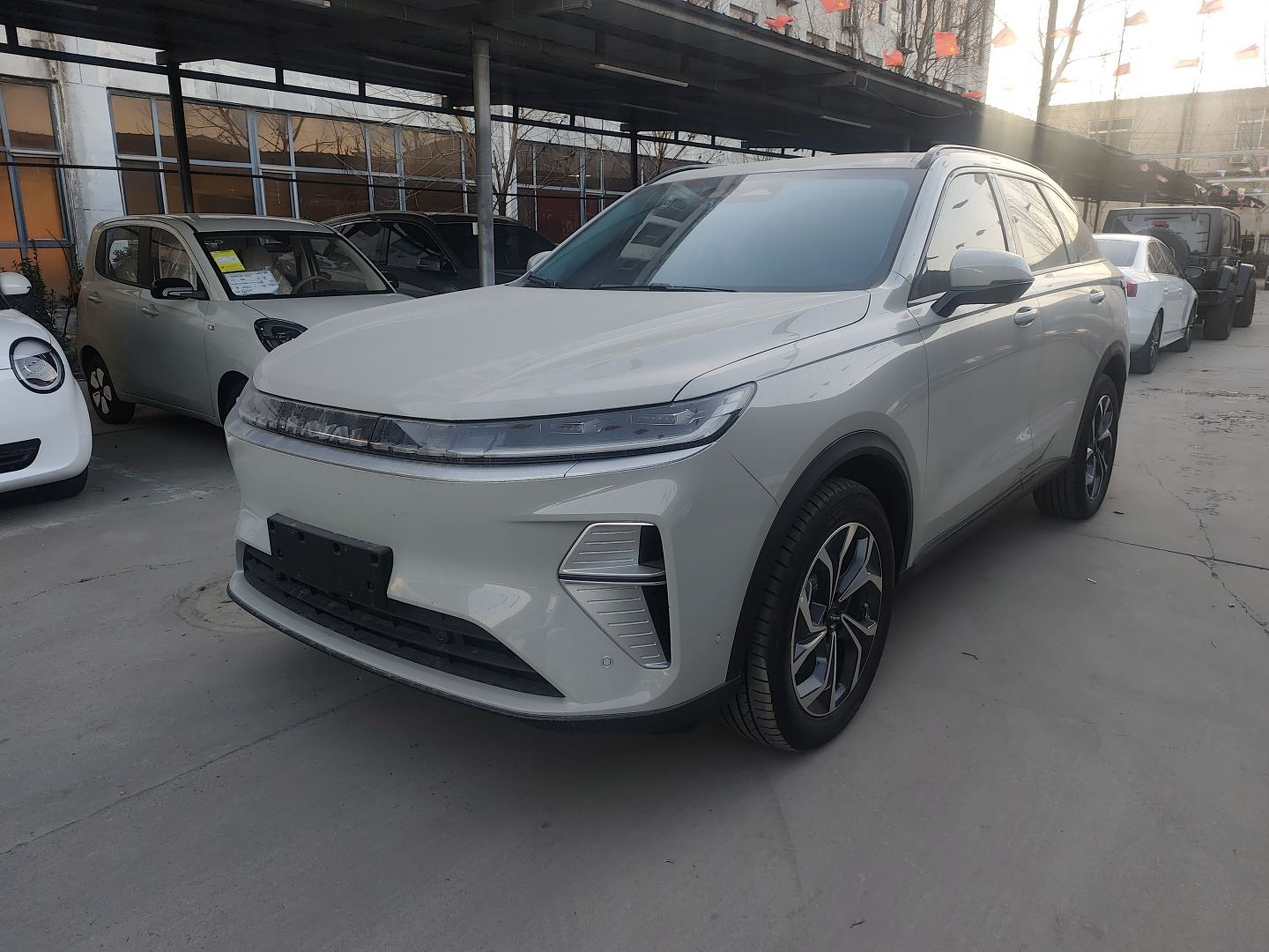 Под передней частью автомобиля