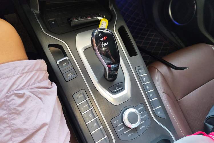 Used Wey VV6 2021 2.0T Two-Wheel Drive Smart Plus