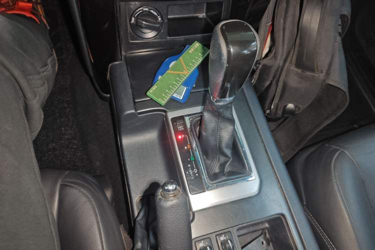 Used Toyota Prado 2016 2.7L Automatic Standard Edition Gear Lever