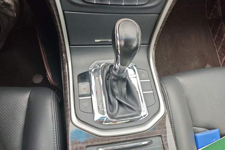 Used CHANGAN Raeton 2014 1.8T Automatic Prestige Anniversary Edition China IV Standard Gear Lever