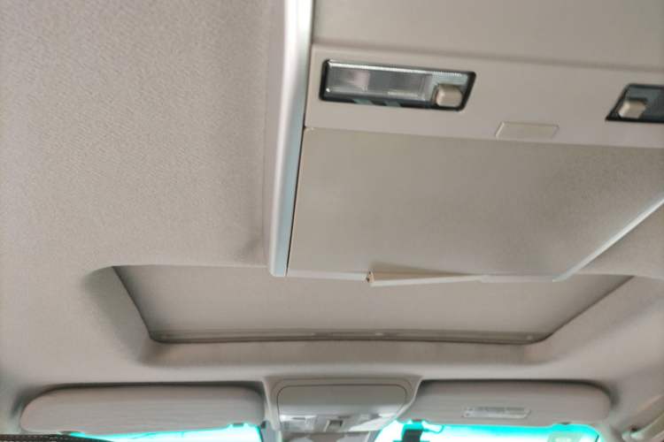 Used Luxgen Great 7 SUV 2012 Limited-Edition Sharp Model 2.2T Two-Wheel Drive Smart Version
