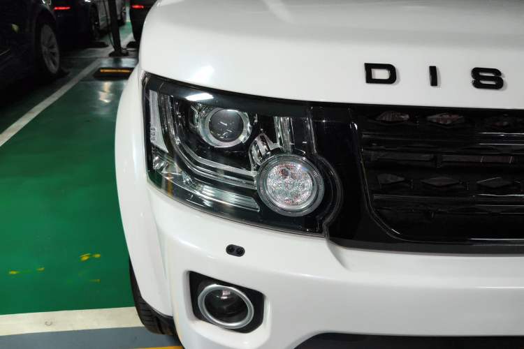 Used Land Rover Discovery 2013 3.0 SDV6 HSE Diesel Edition Right Front Headlight