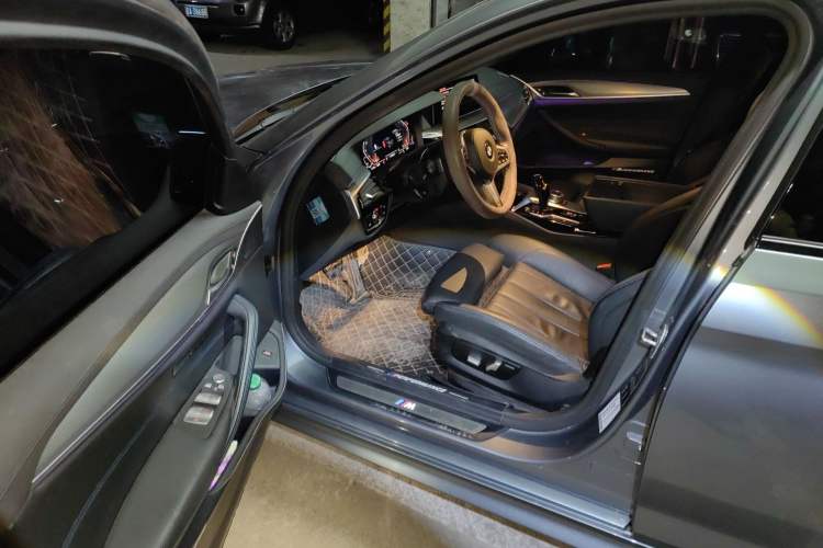 Used BMW 5 Series (Import) 2020 525i M Sport Package
