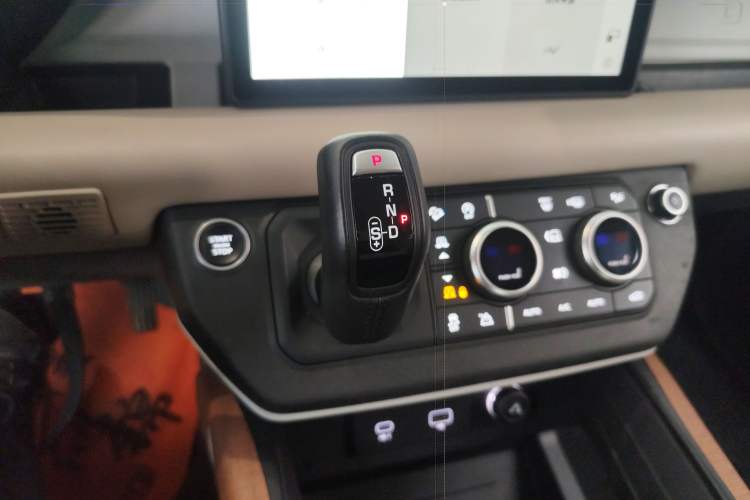 Used Land Rover Defender 2020 110 P400 Dark Special Edition Gear Lever