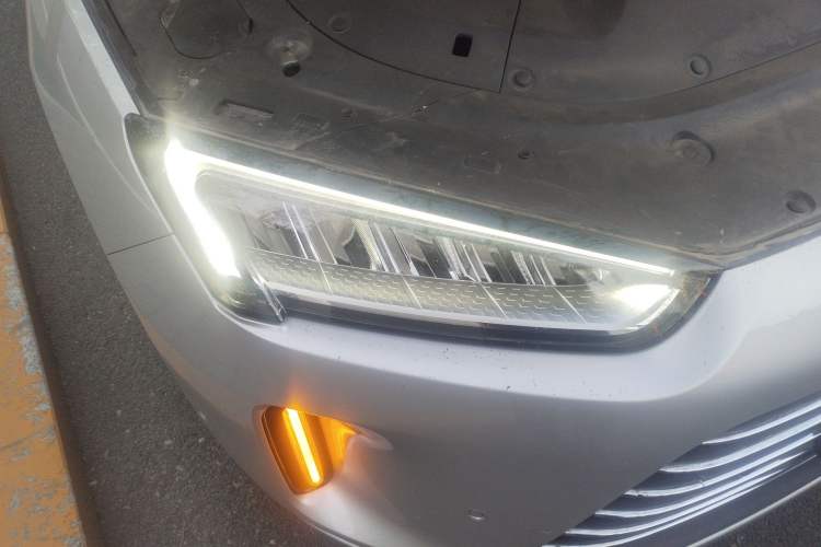 Used Hima AITO M5 2022 Extended-Range Four-Wheel Drive Ultimate Edition Right Front Headlight