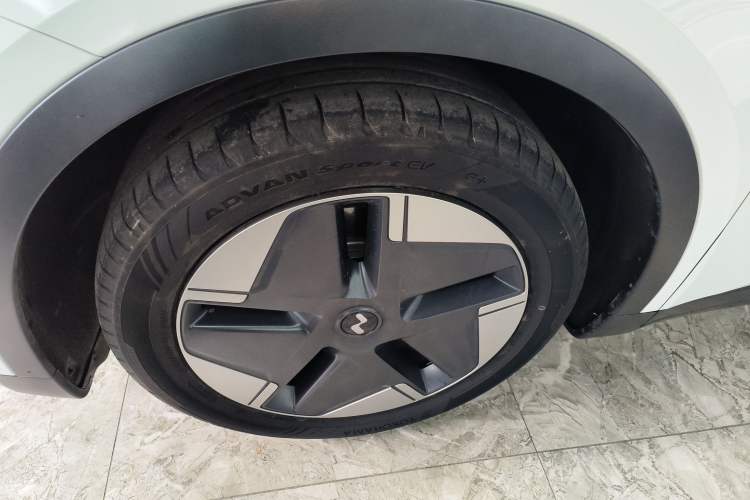 Used ONVO L60 2024 60 kWh Rear-Drive Version Left Front Wheel Hub