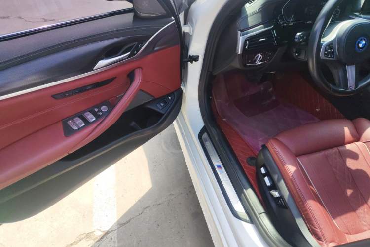 Used BMW 5 Series New Energy 2022 Restyled 535Le Pioneer Edition M Sport Package Driver Seat