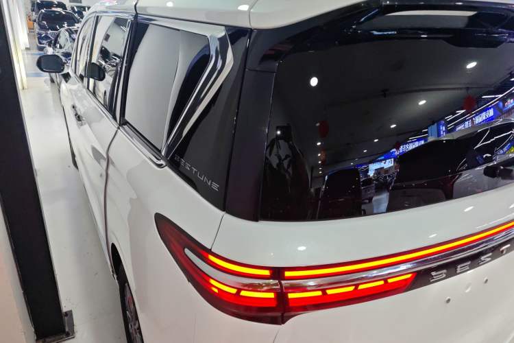 Used Bestune M9 2023 2.0T Prestige Edition
